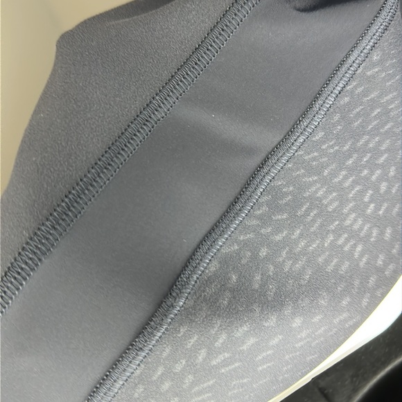 Lululemon black v waistband 7/8 length leggings 8 - Picture 4 of 9